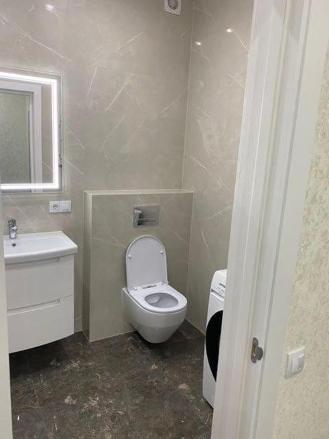 Люкс Апартаменти В Центрі Міста ,Жк Театральний Rivne Kültér fotó