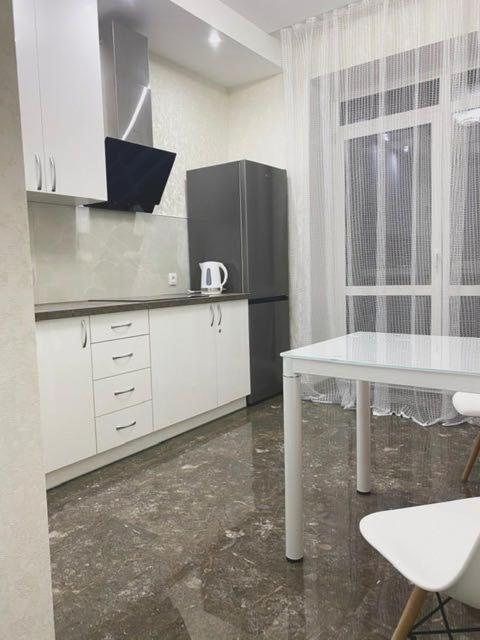 Люкс Апартаменти В Центрі Міста ,Жк Театральний Rivne Kültér fotó